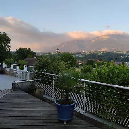 Large With Pool And Views, Closeby Annecy Lake Villa *