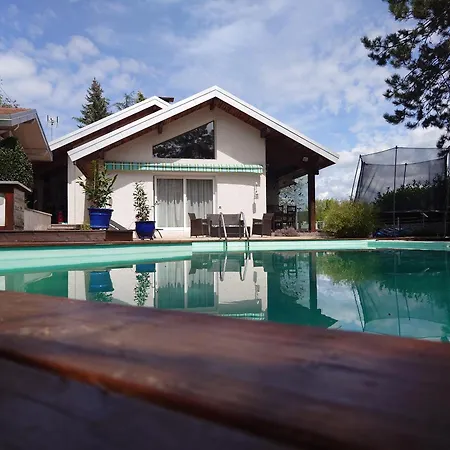 Large With Pool And Views, Closeby Annecy Lake فيلة *